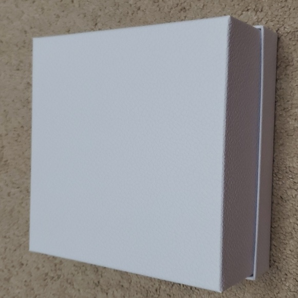 Dior square box (only) with tissues - Picture 8 of 11